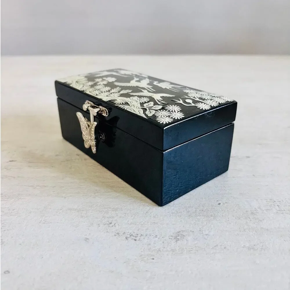 Unbranded beautiful vintage